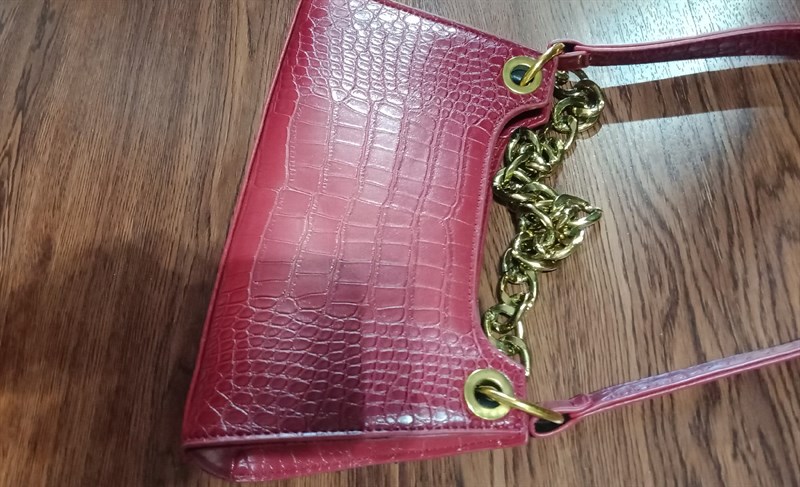 Giỏ đỏ da rắn
