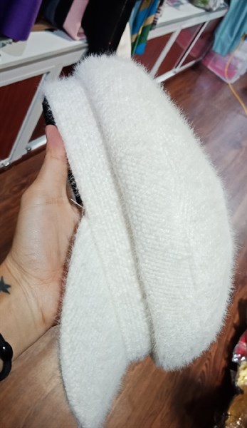 Mũ lông trắng
