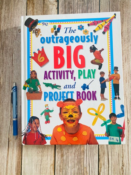 THE OUTRAGROUSLY BIG ACTIVITY, PLAY AND PROJECT BOOK