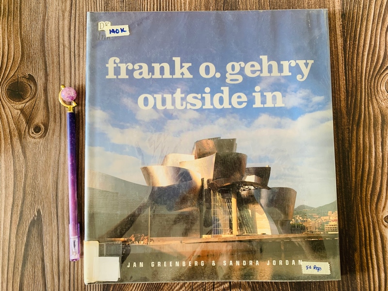 Frank o.gehry outside in