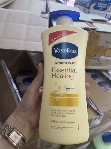 Sữa Dưỡng Thể Vaseline Body Lotion 725ml - Vàng
