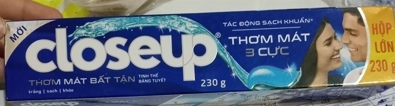 KEM ĐÁNH RĂNG GEL CLOSEUP THƠM MÁT BẤT TẬN TINH THỂ BĂNG TUYẾT 230G