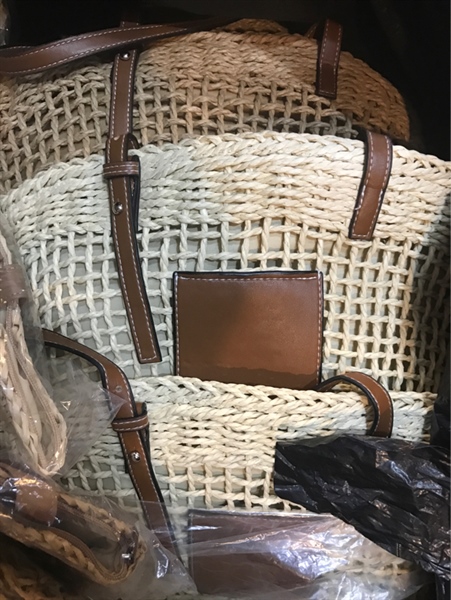 Làn mắt vuông ô da ở giữa - Sedge bag - Usd 12