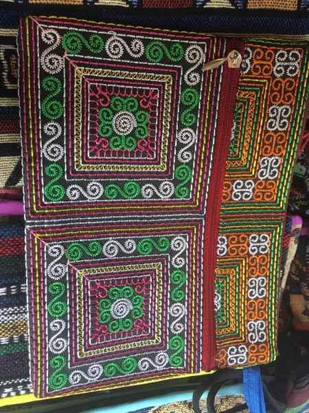 Ví thêu Bắc Hà 2 khóa-Wallet-USD1