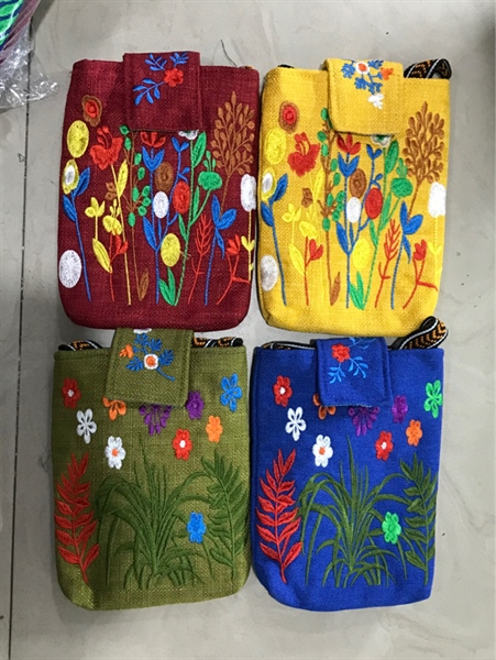 Túi điện thoại thêu hoa cúc từ vải thô đay - Embroidery phone bag - Usd 1.8