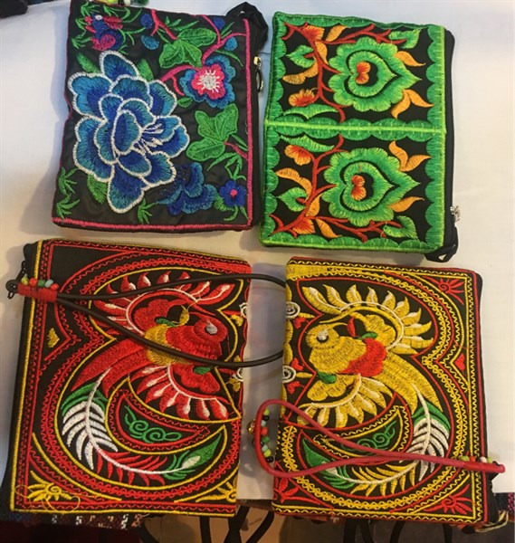 Ví vuông hồng tim phượng - Embroidery wallet - Usd 1