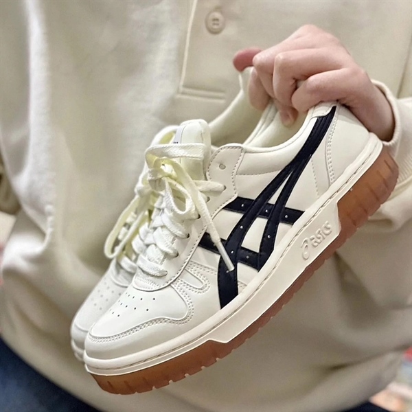 Giày Asics Court MZ Cream Black Gum [1203A127-750]