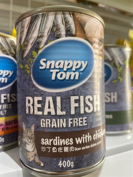 Snappy Tom cá trích và gà 400g