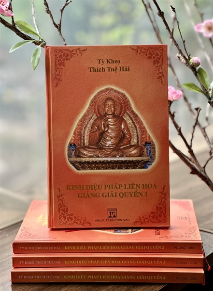 KINH DIỆU PHÁP LIÊN HOA GIẢNG GIẢI TRỌN BỘ 4 QUYỂN