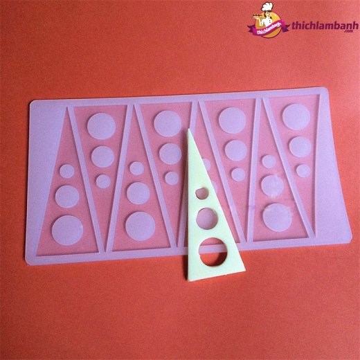 Khuôn silicon mỏng decor 8 tam giác chấm bi