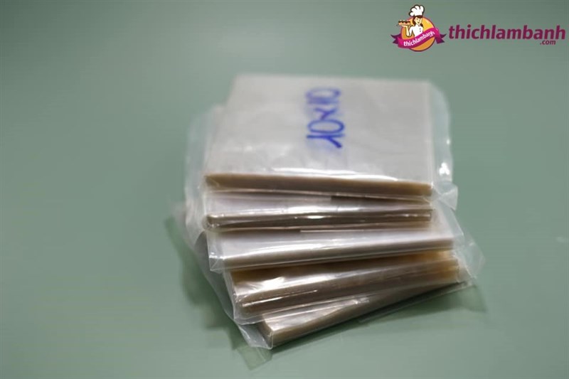 Giấy gói kẹo/ mứt bóng kính 10 x 10 cm (100G)