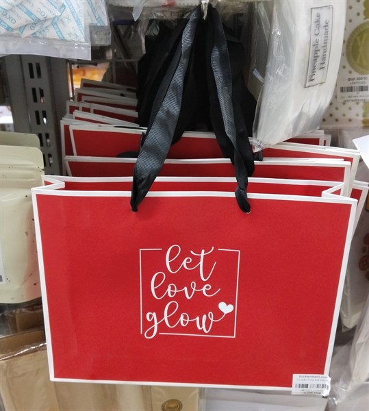 Túi giấy đựng quà màu đỏ
