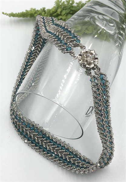 Vòng cổ pha lê 5328M4 mix cườm họa tiết xương cá đôi