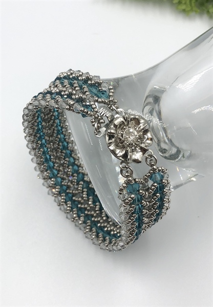 Vòng tay pha lê 5328M4 mix cườm họa tiết xương cá đôi