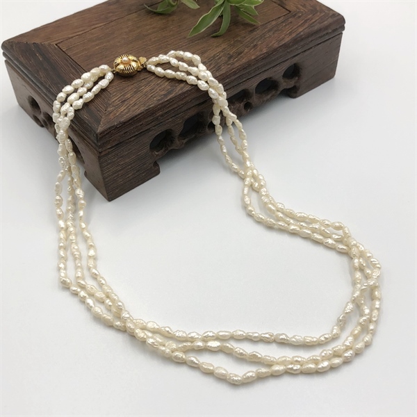 Vòng cổ ngọc trai hạt gạo nước mặn chùm 3 dây, trắng, 3x6mm, dài 42cm