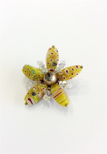 Cài áo pha lê mix ngọc trai và thủy tinh hình hoa 5 cánh