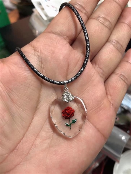 Vòng cổ mặt pha lê tim hoa hồng
