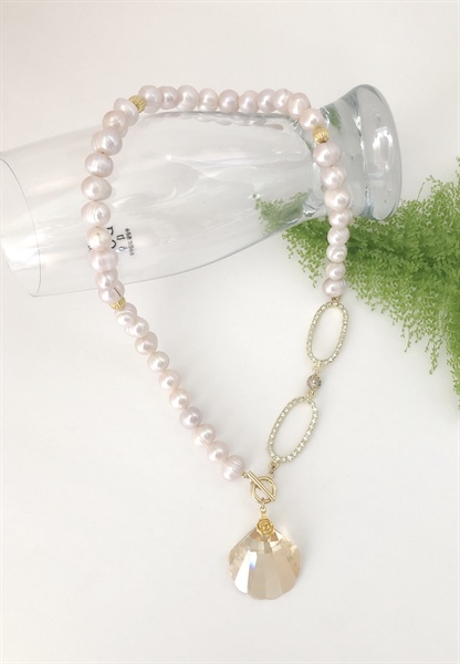 Vòng cổ ngọc trai mặt vỏ sò 6723 mix charm
