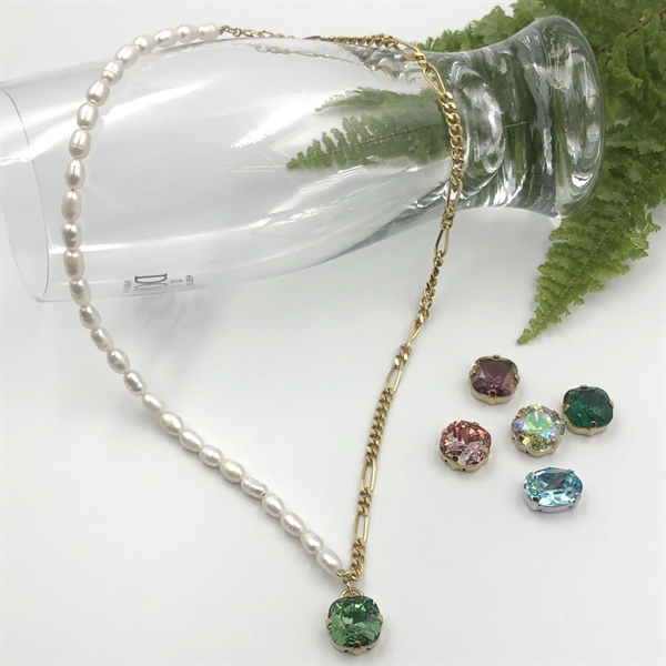 Vòng cổ ngọc trai nuôi hạt gạo và charm Swarovski