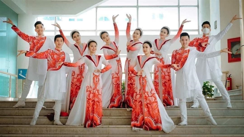 ÁO DÀI HỌA TIẾT 3D GẤM ĐỎ