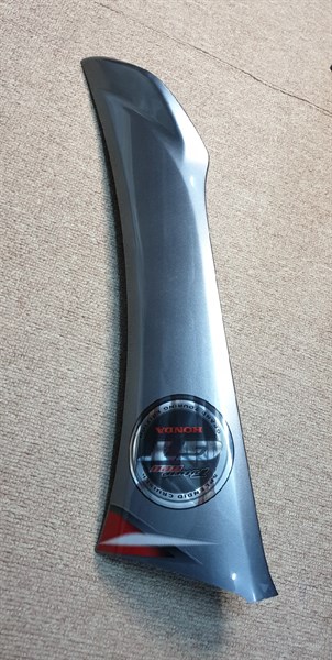 Cánh ngoài phải có tem Funeo GT 2007, màu đỏ *R313C*