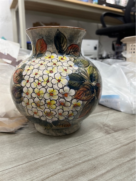 Lọ Hoa /Bình gốm hoa văn vẽ tay