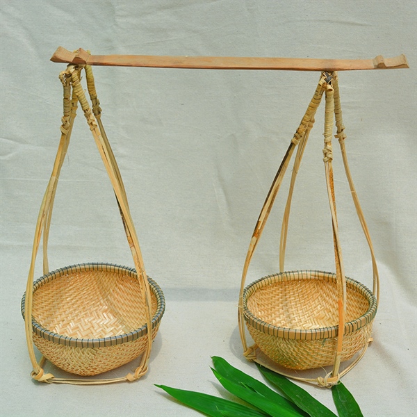 THUÊ GIÓNG GÁNH TRE