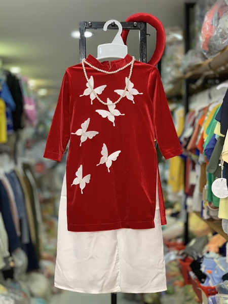 Áo dài nhung cách tân hình bướm