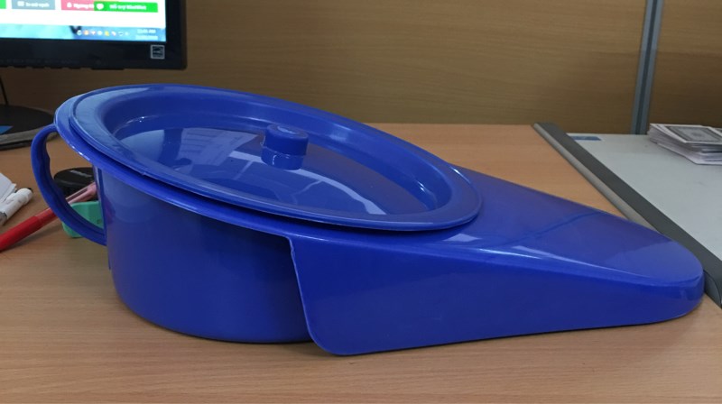 Bô tiểu dẹt nữ nhựa - VN 2