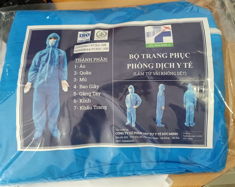 Bộ trang phục phòng dịch (Gồm: áo, quần liền mũ, bao giầy, găng tay, kính, khẩu trang) - Đức Minh