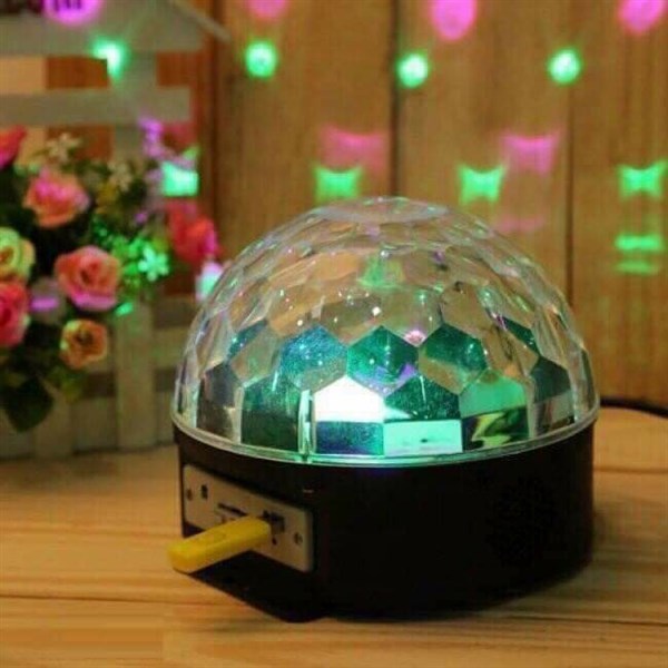 Đèn xoay 7 màu +Kèm loa +tặng kèm thẻ nhớ có nhạc sẵn