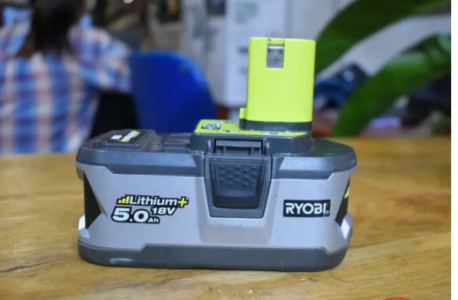 Pin Lithium 18V 5.0Ah Ryobi RB18L50 - BH 01 THÁNG