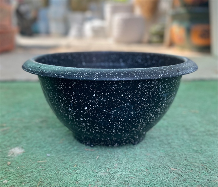 Chậu truyền thống T68 đen đá