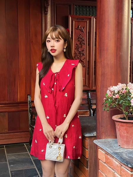 FLORAL SLEEVELESS SHIFT DRESS